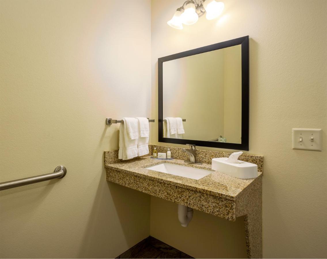 Cobblestone Inn & Suites - Бруквілл Екстер'єр фото