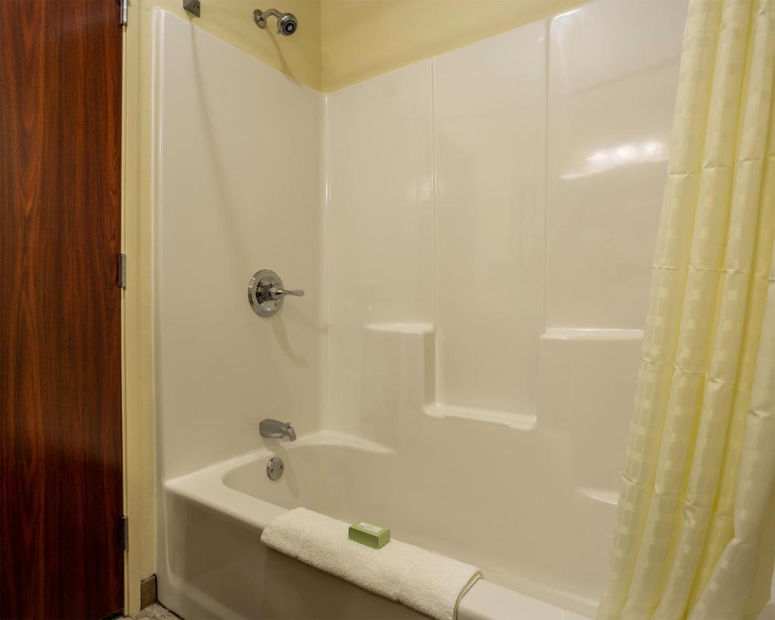 Cobblestone Inn & Suites - Бруквілл Екстер'єр фото